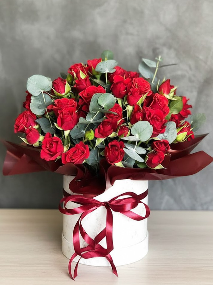 50 KIRMIZI GÜL BEYAZ KUTUDA 50 Kırmızı Gül Kutusu (40 cm) – Siyah / Kırmızı / Beyaz Kutu
